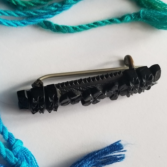 Relisted -Antique Whitby Jet bar pin black carved flowers floral mournin - Picture 7 of 12